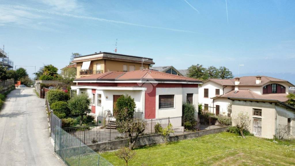 casa indipendente in vendita a Renate