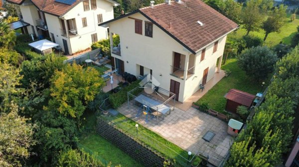casa indipendente in vendita a Renate