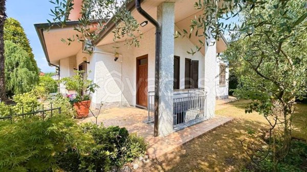 casa indipendente in vendita a Renate