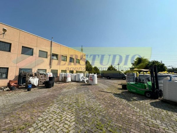 capannone in vendita a Ronco Briantino