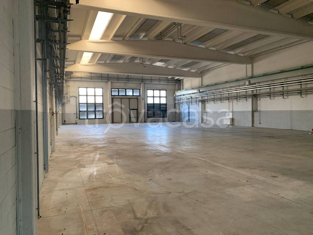 locale commerciale in vendita a Ronco Briantino