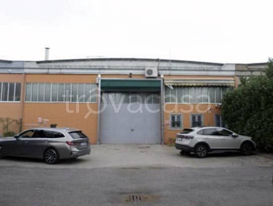 locale commerciale in vendita a Ronco Briantino