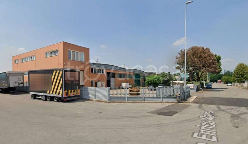 locale commerciale in vendita a Ronco Briantino