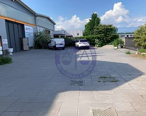 locale commerciale in vendita a Ronco Briantino