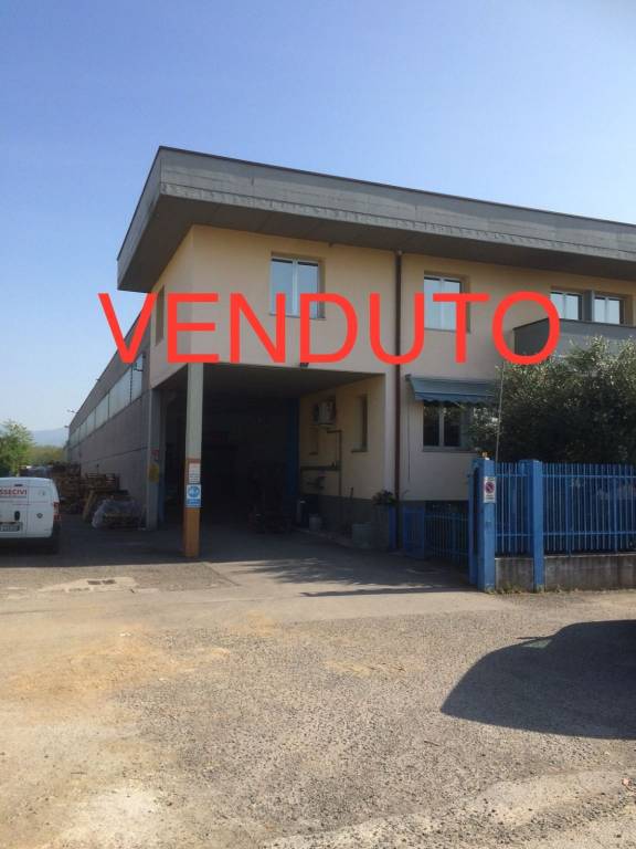 locale commerciale in vendita a Ronco Briantino