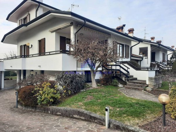 casa indipendente in vendita a Ronco Briantino