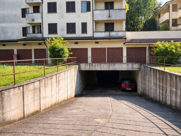 locale di sgombero in vendita a Ronco Briantino