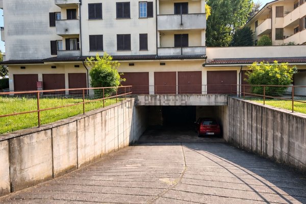 locale di sgombero in vendita a Ronco Briantino