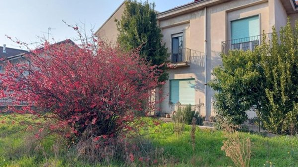 casa indipendente in vendita a Seregno