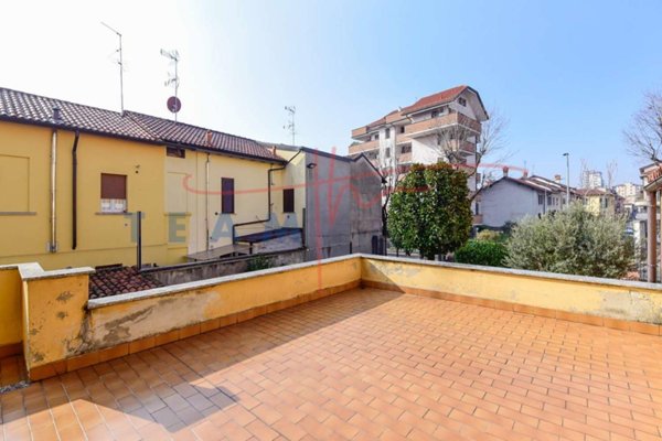 casa indipendente in vendita a Seregno