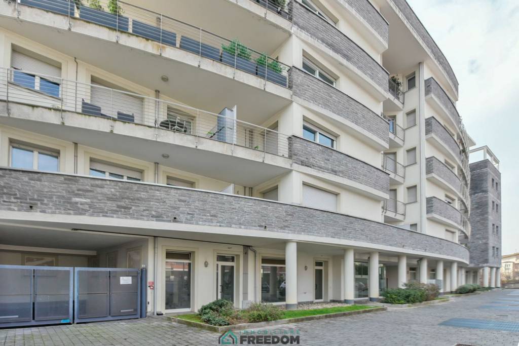 negozio in vendita a Seregno