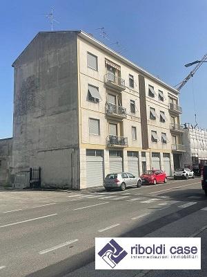negozio in vendita a Seregno