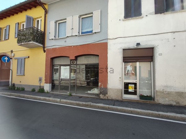 locale commerciale in vendita a Seregno