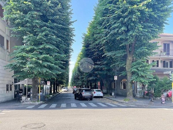 negozio in vendita a Seregno