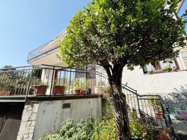 casa indipendente in vendita a Seregno