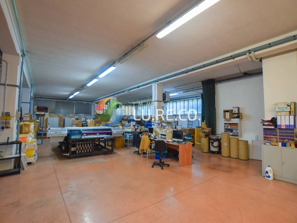 locale commerciale in vendita a Seregno