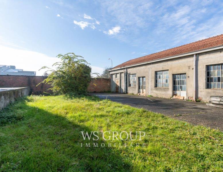 locale commerciale in vendita a Seregno