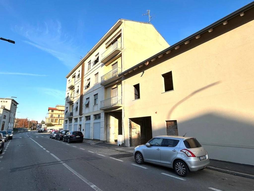 intera palazzina in vendita a Seregno