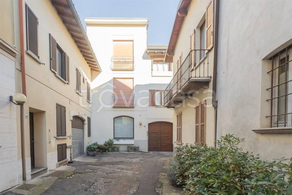 casa indipendente in vendita a Seregno