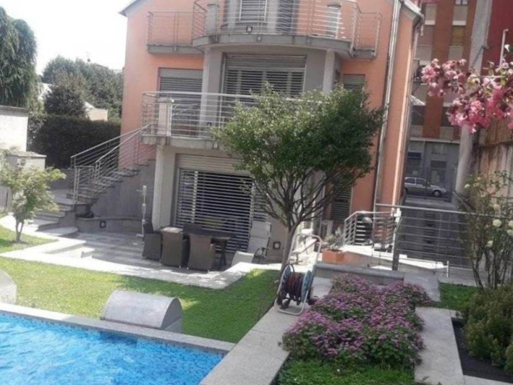 casa indipendente in vendita a Seregno