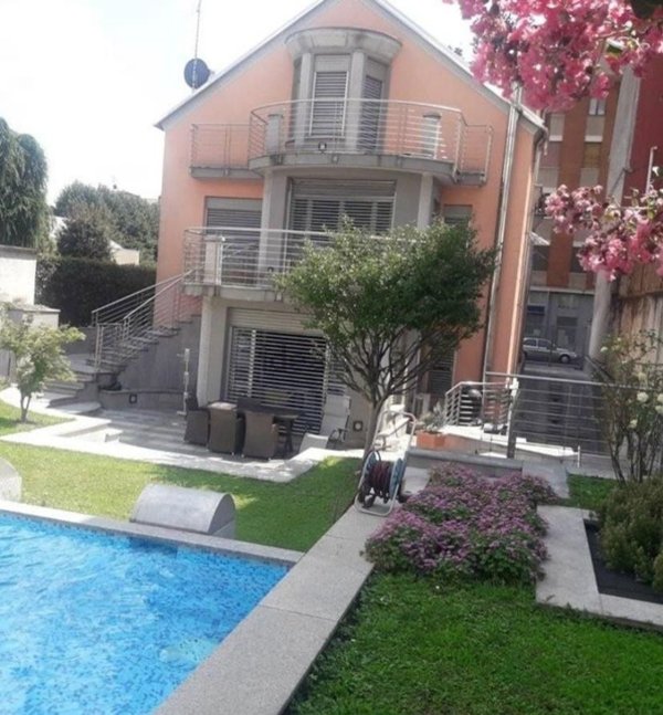 casa indipendente in vendita a Seregno