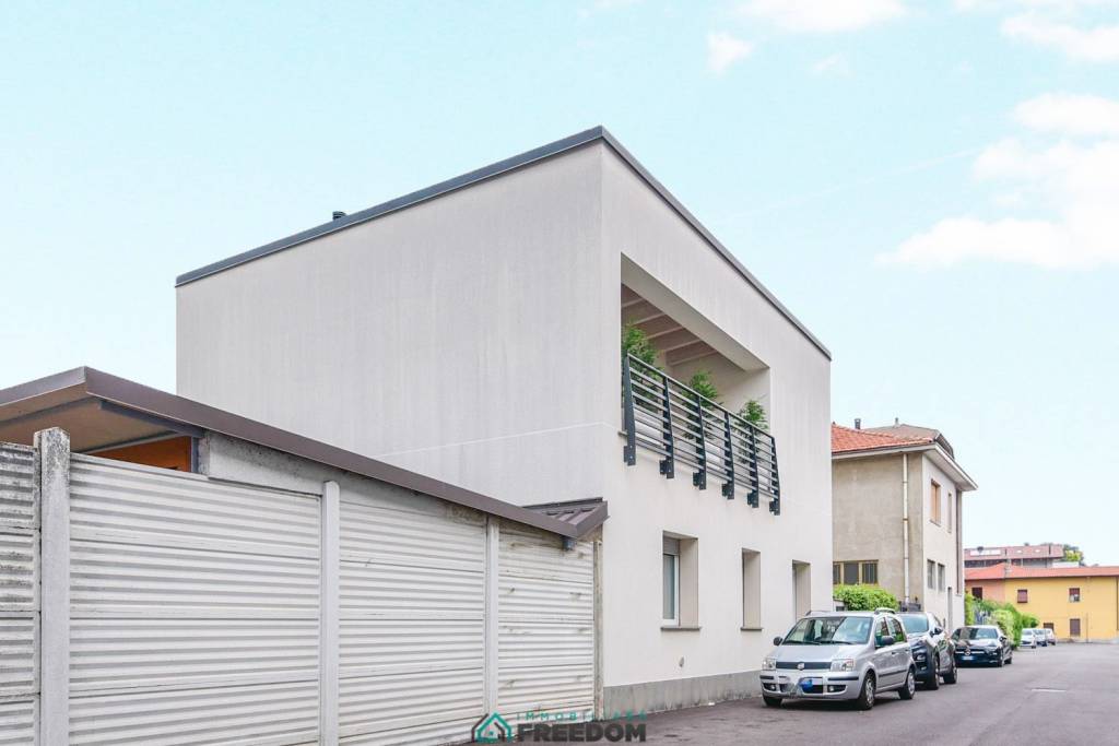casa indipendente in vendita a Seregno