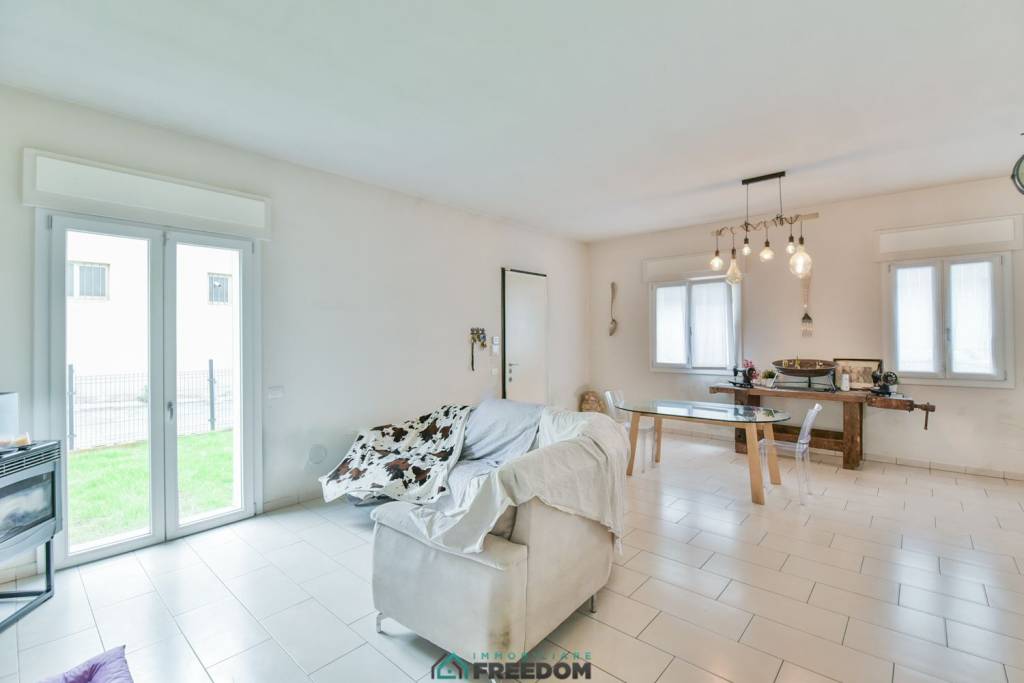 casa indipendente in vendita a Seregno