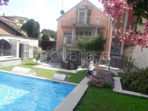 casa indipendente in vendita a Seregno