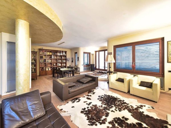 casa indipendente in vendita a Seregno