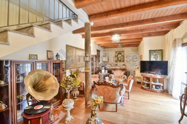 casa indipendente in vendita a Seregno