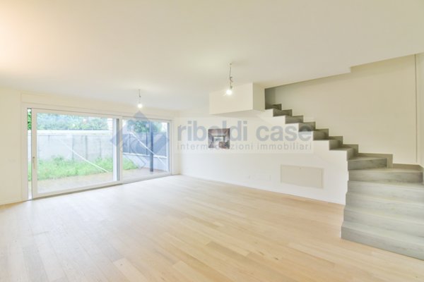 casa indipendente in vendita a Seregno