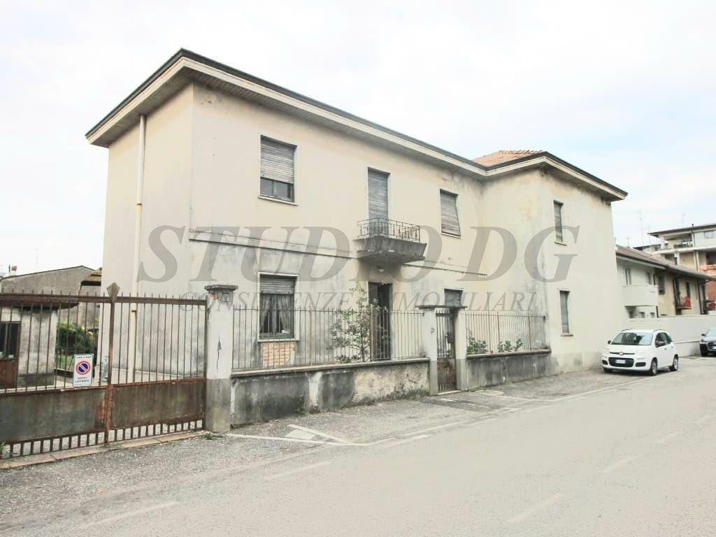 casa indipendente in vendita a Seregno