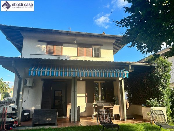 casa indipendente in vendita a Seregno