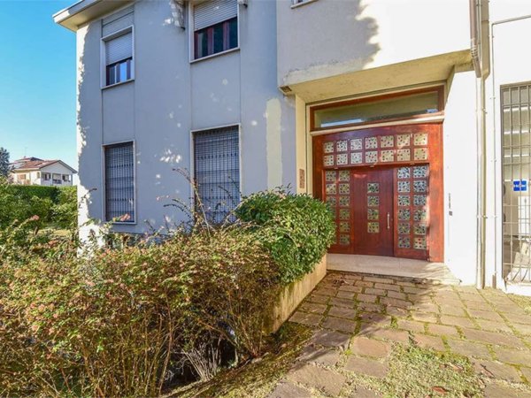 casa indipendente in vendita a Seregno