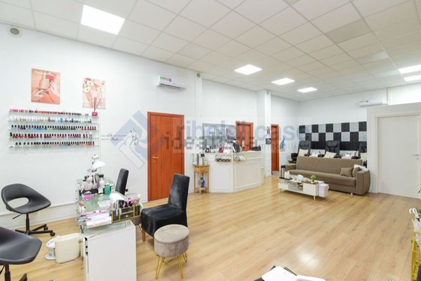 negozio in vendita a Seregno