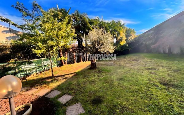 casa indipendente in vendita a Seregno