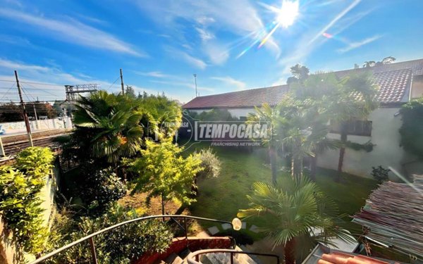 casa indipendente in vendita a Seregno