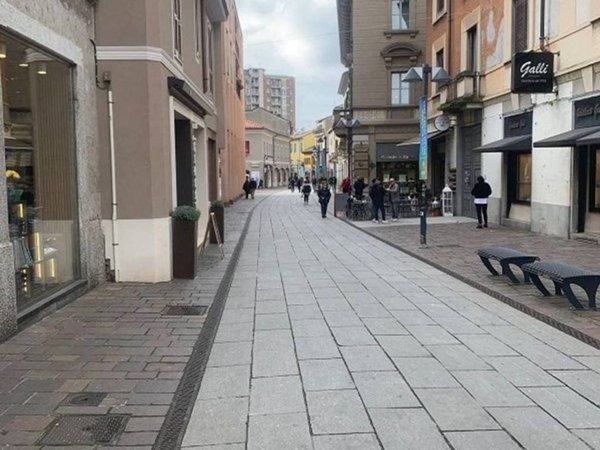 negozio in vendita a Seregno