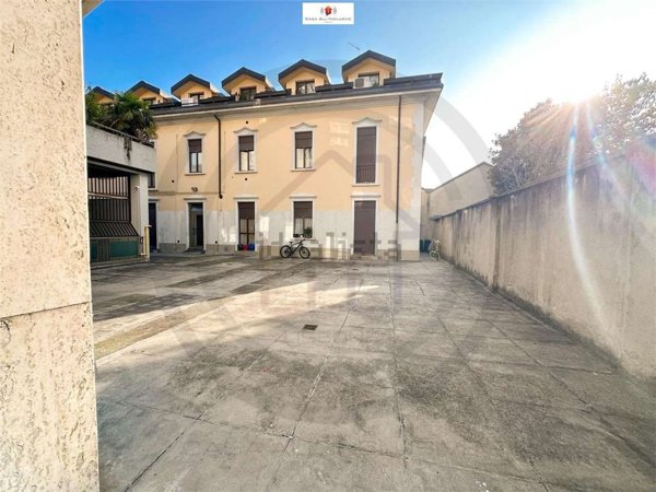 negozio in vendita a Seregno