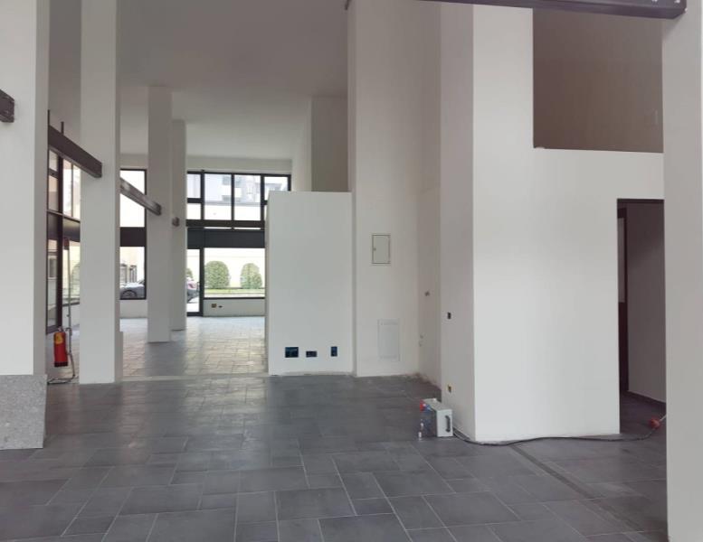 negozio in vendita a Seregno
