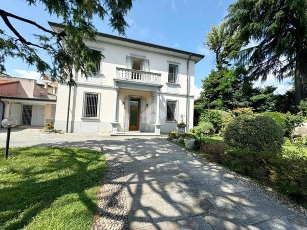 casa indipendente in vendita a Seregno