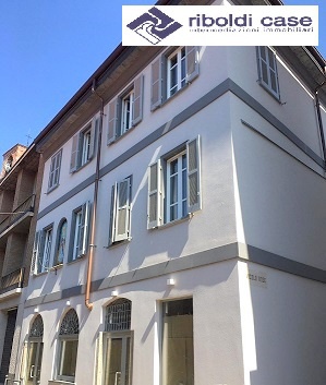 locale commerciale in vendita a Seregno