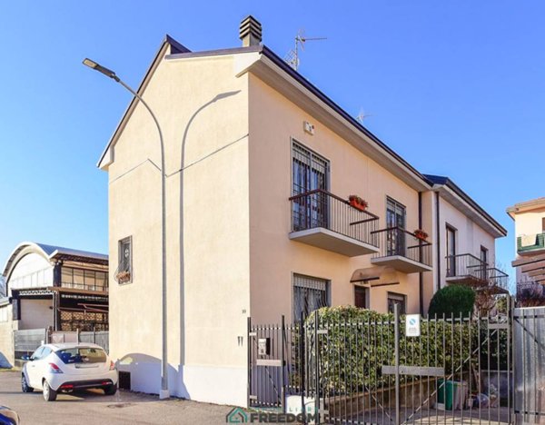 casa indipendente in vendita a Seregno