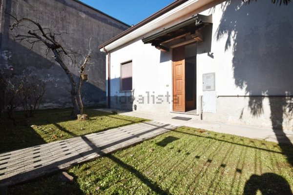 casa indipendente in vendita a Seregno