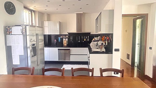 casa indipendente in vendita a Seregno