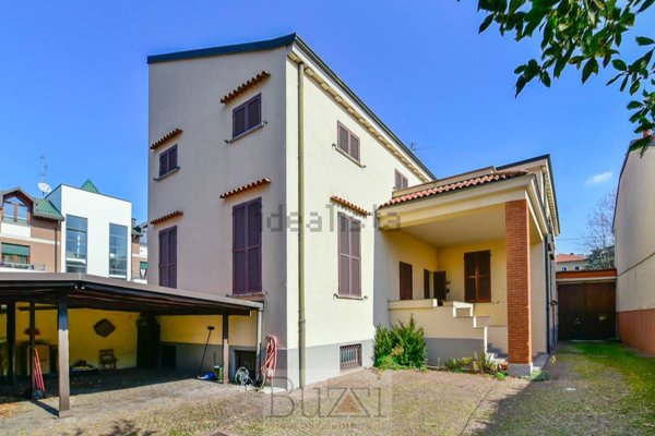 casa indipendente in vendita a Seregno