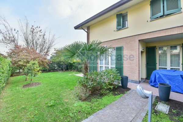casa indipendente in vendita a Seregno
