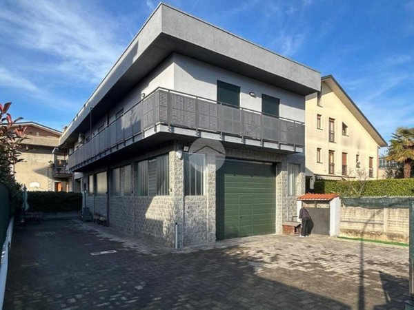 casa indipendente in vendita a Seregno