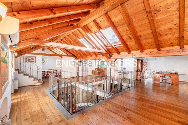 casa indipendente in vendita a Seregno