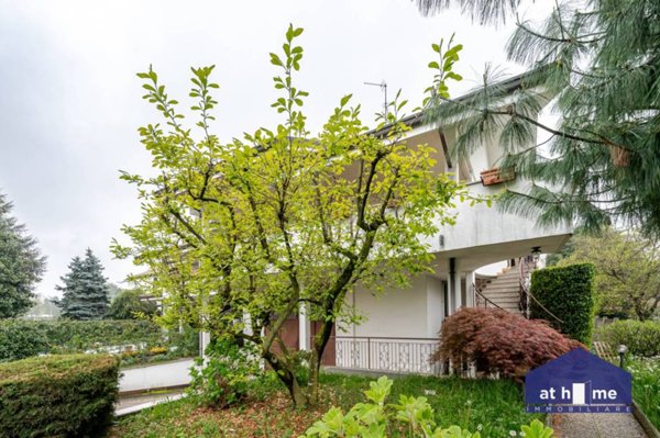 casa indipendente in vendita a Seregno